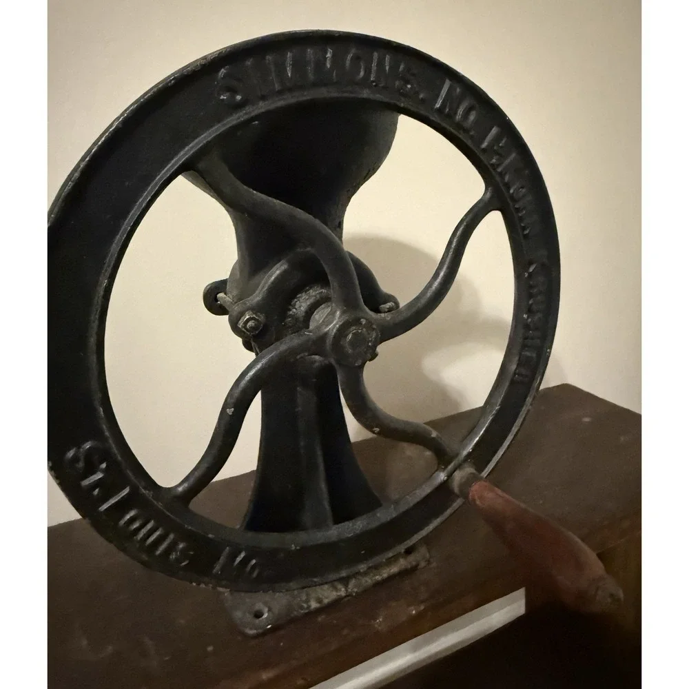 Simmons Hardware No 1½ Korn Krusher Cast Iron Saint Louis MO.